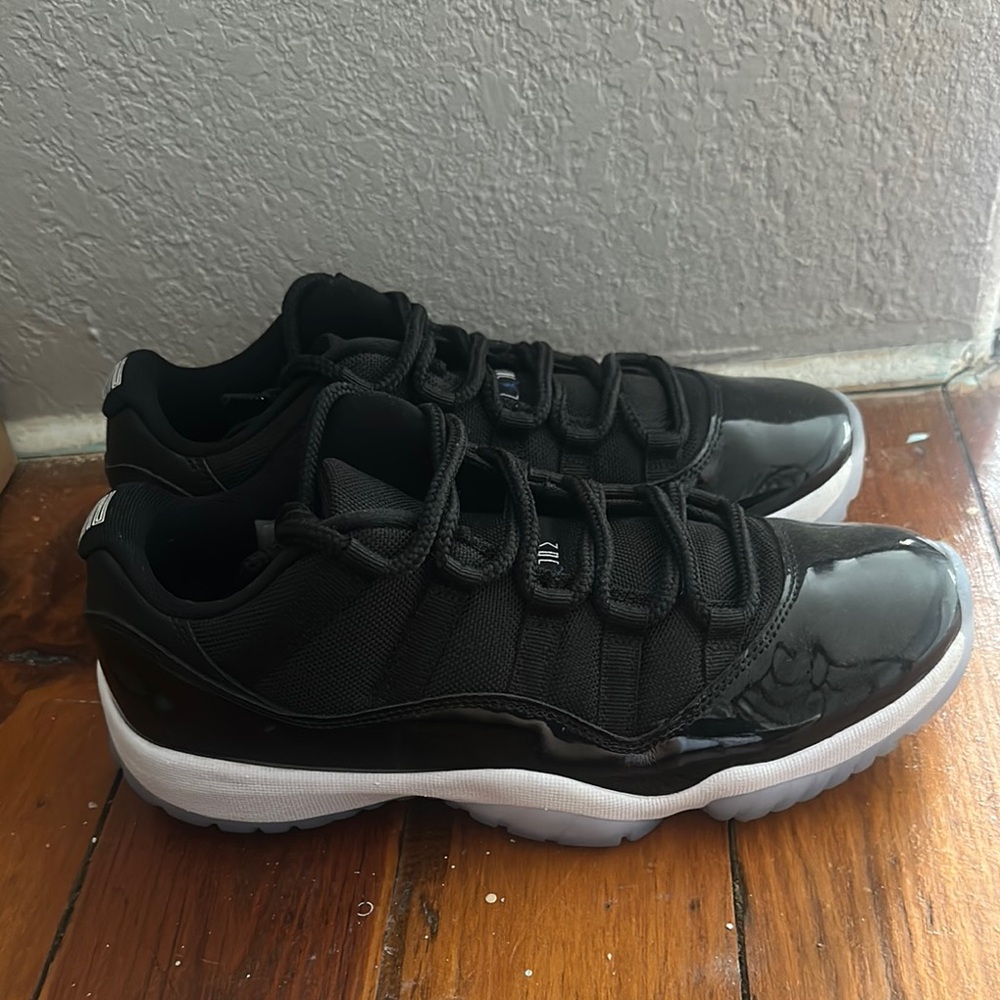 NIKE JORDANS SIZE 8 barely worn